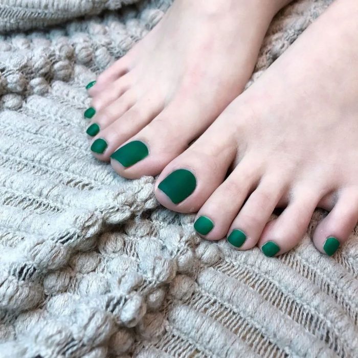 Mẫu nail chân màu xanh lá cây ko khi nào không còn hot